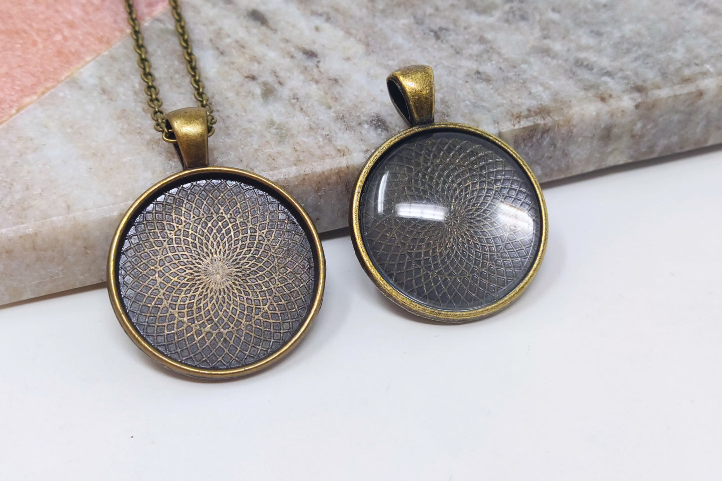 Bezels for jewelry making. In these 25mm round bezel pendant settings you can paste some cabochons, image cabochons, resin, gemstone cabochons and more. Add stylish look to your DIY jewelry making projects with our bronze cabochon settings.